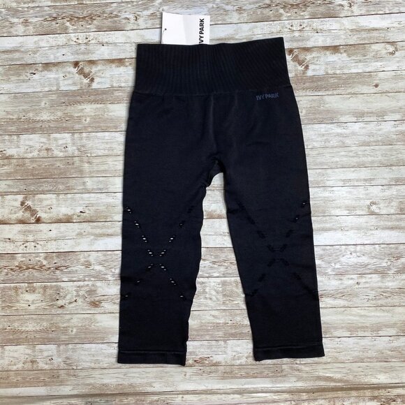 Ivy Park Black Cropped Leggings - Picture 3 of 10